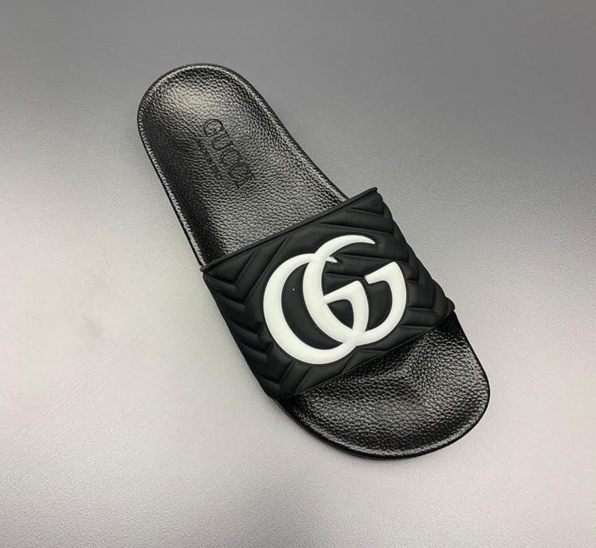 Claquettes homme confortables – sandales légères pour l’été